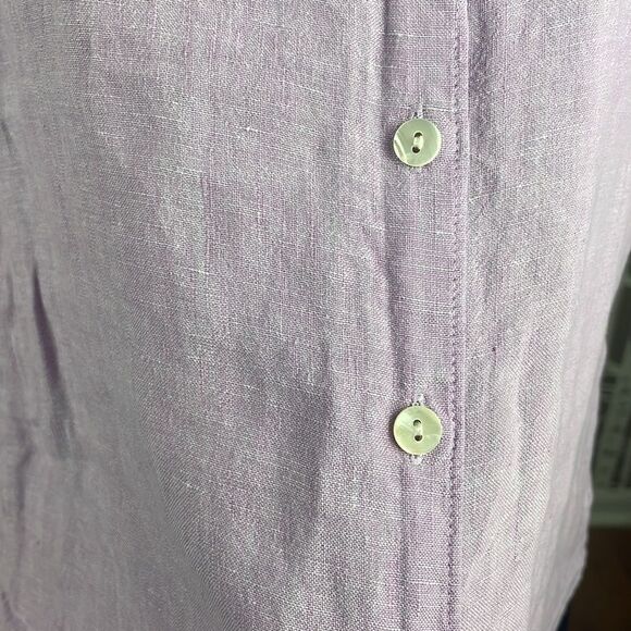 Bundle 3 Pieces: Tank, Chambray Top, Linen Button Up - Picture 14 of 16